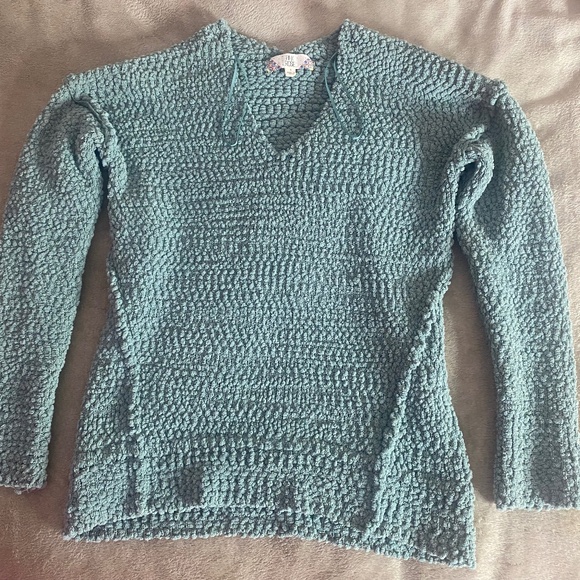 Green Sweater - Picture 1 of 3